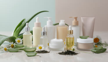 découvrez comment choisir les produits de soins et de beauté adaptés à votre type de peau pour une routine efficace et personnalisée.